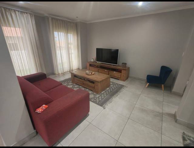 4 BEDROOM HOUSE FOR SALE IN THATCHFIELD